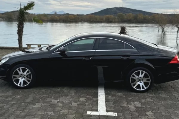 Makina ne shitje ne Tirane - 8,200 Euro