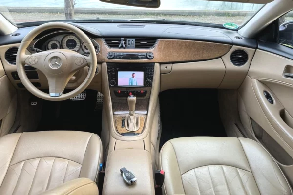 Makina ne shitje ne Tirane - 8,200 Euro