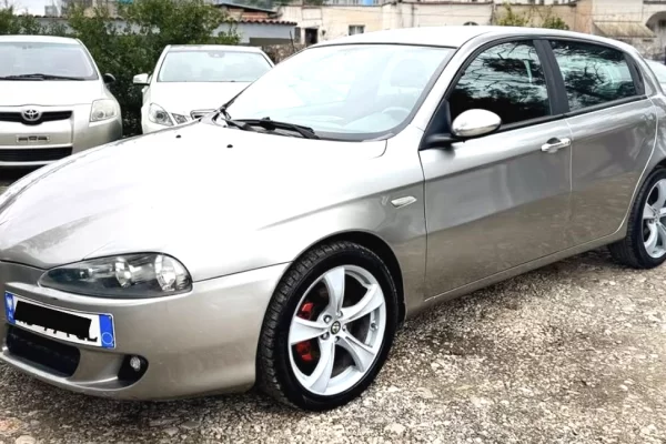 Makina ne shitje ne Tirane - 2,500 Euro