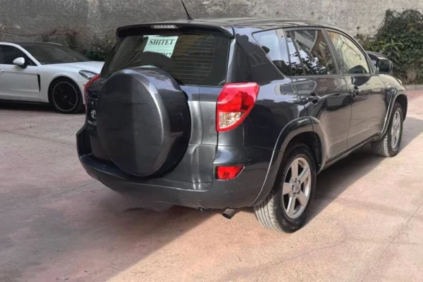 Makina ne shitje ne Tirane - 4,900 Euro