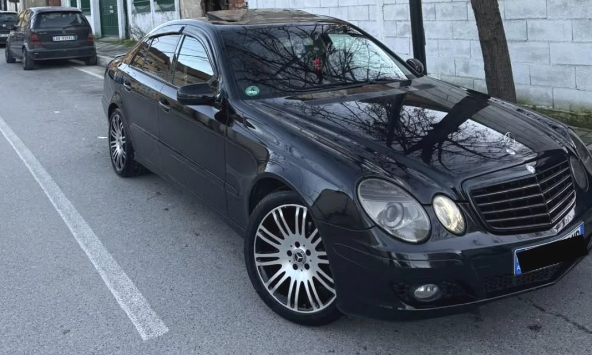 Makina ne shitje ne Tirane, Mercedes-Benz, 2006 Diesel,Kambio Automatik Pagesa 7,000  Euro.