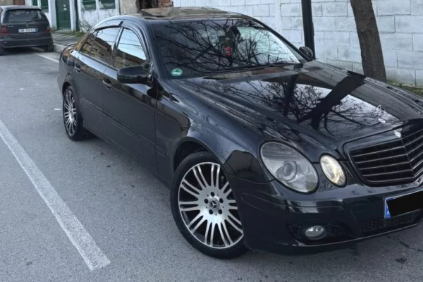 Makina ne shitje ne Tirane - 7,000 Euro