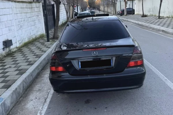 Makina ne shitje ne Tirane - 7,000 Euro