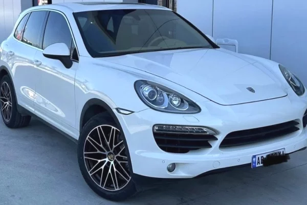 Makina ne shitje ne Tirane - 13,900 Euro