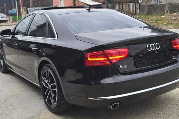 Makina ne shitje ne Tirane - 10,900 Euro