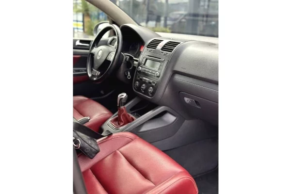 Makina ne shitje ne Tirane - 3,200 Euro