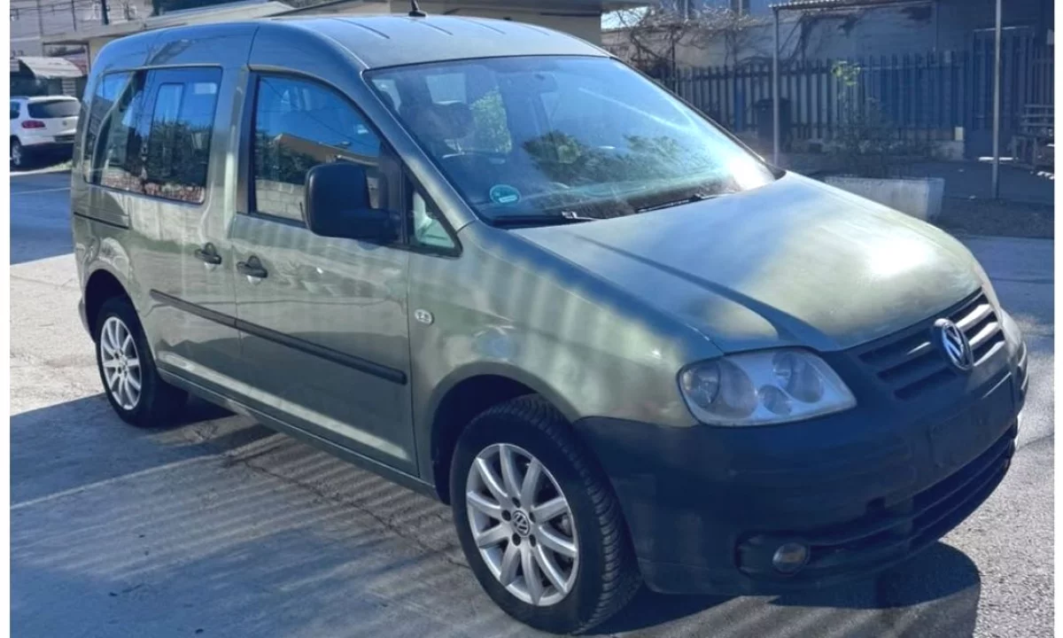 Makina ne shitje ne Tirane, Volkswagen, 2006 Diesel,Kambio Automatik Pagesa 5,500  Euro.