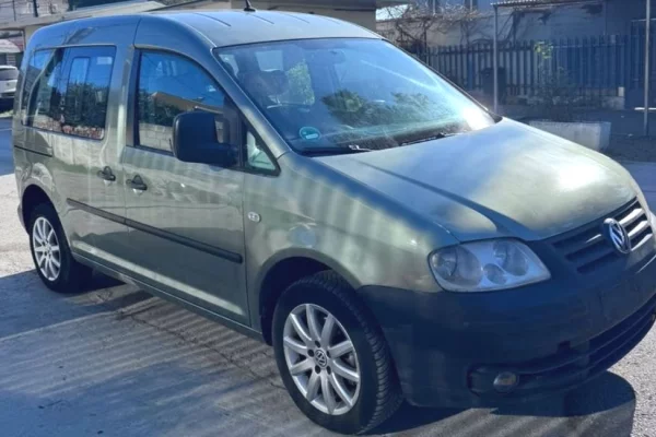 Makina ne shitje ne Tirane - 5,500 Euro