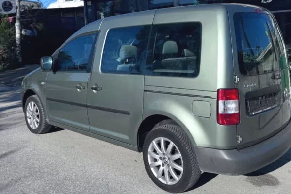 Makina ne shitje ne Tirane - 5,500 Euro