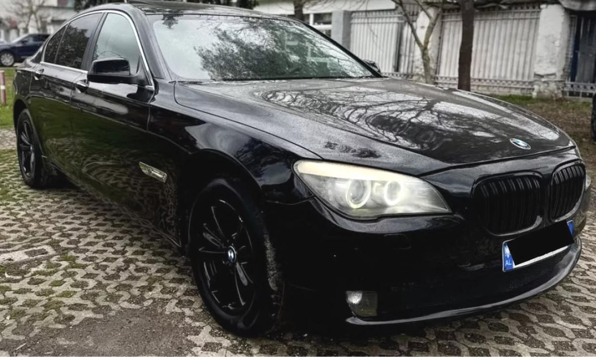 Makina ne shitje ne Tirane, BMW, 2010 Diesel,Kambio Automatik Pagesa 8,500  Euro.