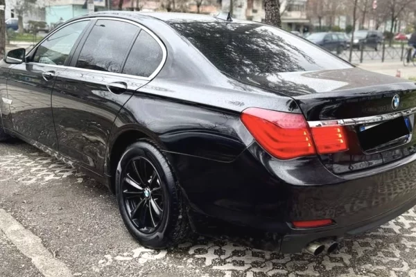 Makina ne shitje ne Tirane - 8,500 Euro