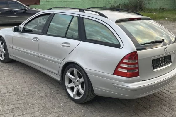 Makina ne shitje ne Tirane - 3,900 Euro