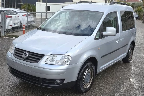 Makina ne shitje ne Tirane - 4,000 Euro