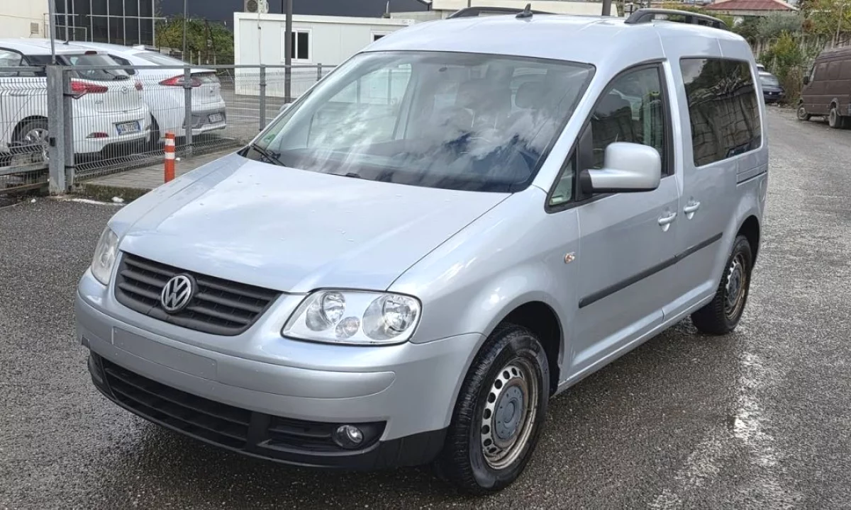 Makina ne shitje ne Tirane, Volkswagen, 2007 Diesel,Kambio Automatik Pagesa 4,000  Euro.