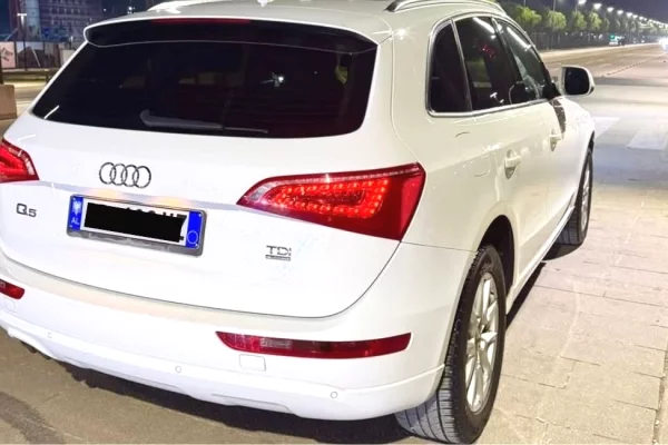 Makina ne shitje ne Tirane - 13,500 Euro