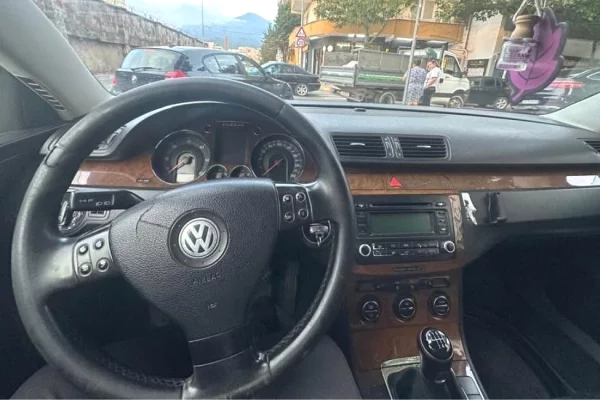 Makina ne shitje ne Tirane - 2,990 Euro