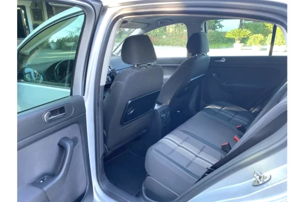 Makina ne shitje ne Tirane - 8,300 Euro