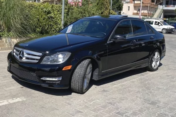 Makina ne shitje ne Tirane - 7,900 Euro