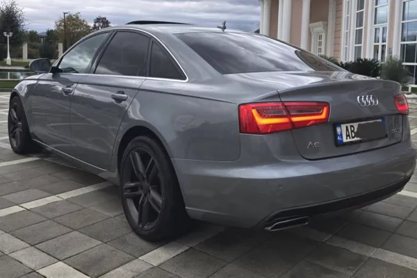 Makina ne shitje ne Tirane - 10,800 Euro