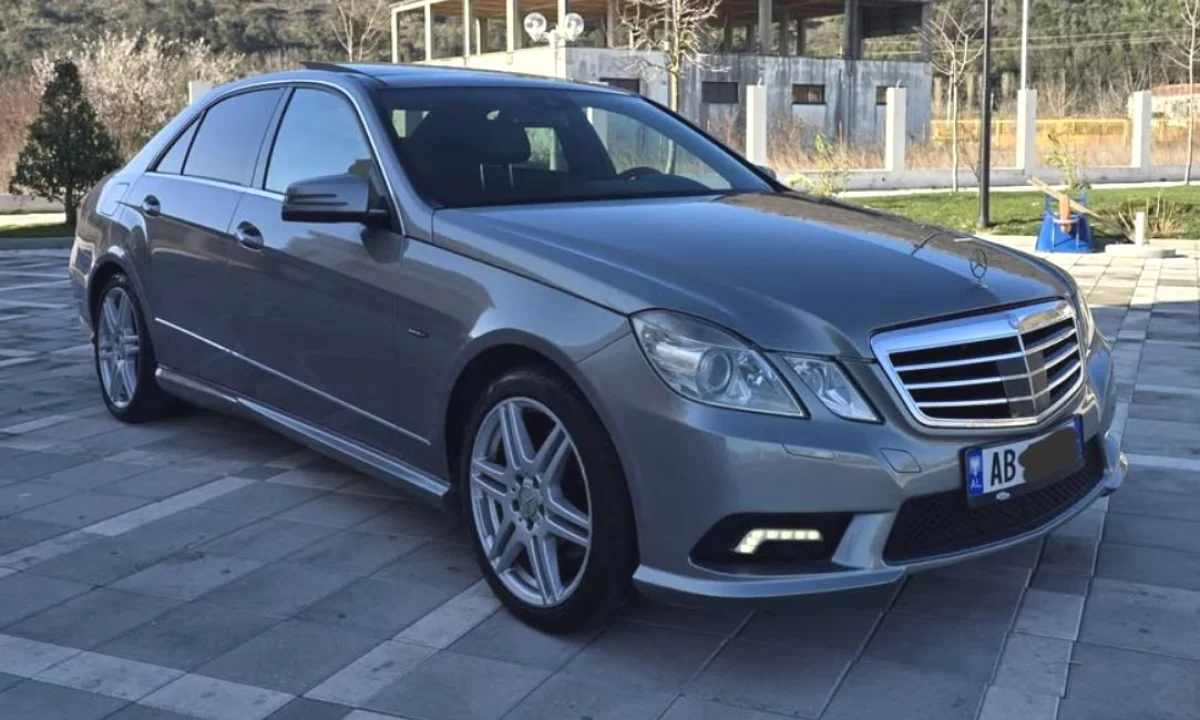 Makina ne shitje ne Lezhe, Mercedes-Benz, 2010 Diesel,Kambio Automatik Pagesa 9,500  Euro.