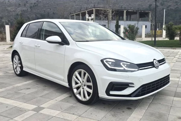 Makina ne shitje ne Lezhe - 10,800 Euro