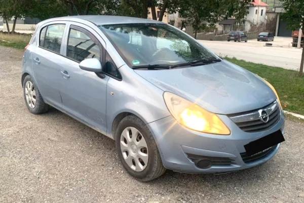 Makina ne shitje ne Tirane - 2,600 Euro