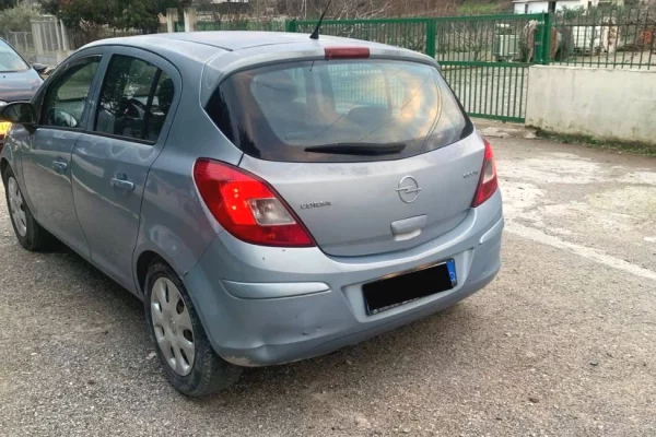 Makina ne shitje ne Tirane - 2,600 Euro