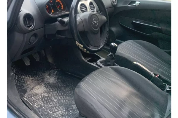 Makina ne shitje ne Tirane - 2,600 Euro