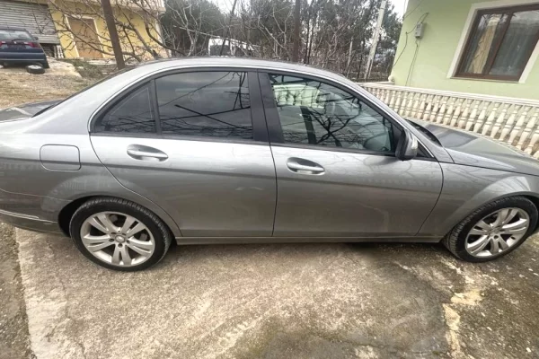 Makina ne shitje ne Tirane - 5,500 Euro