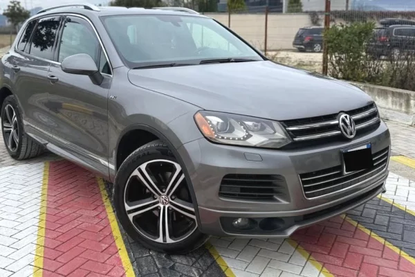 Makina ne shitje ne Tirane - 15,800 Euro