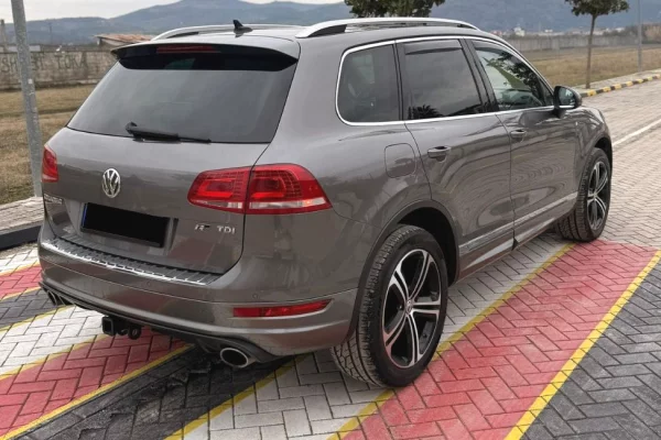 Makina ne shitje ne Tirane - 15,800 Euro