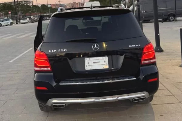 Makina ne shitje ne Tirane - 12,000 Euro