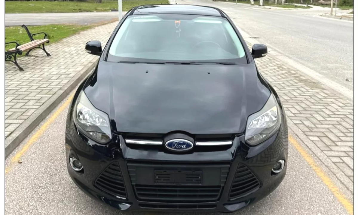 Makina ne shitje ne Tirane, Ford, 2011 Benzine,Kambio Manual Pagesa 4,400  Euro.