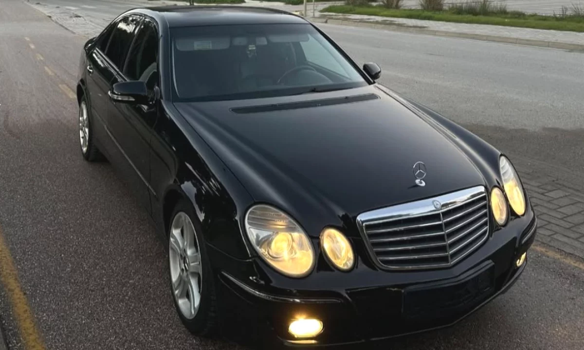 Makina ne shitje ne Tirane, Mercedes-Benz, 2006 Diesel,Kambio Automatik Pagesa 5,000  Euro.