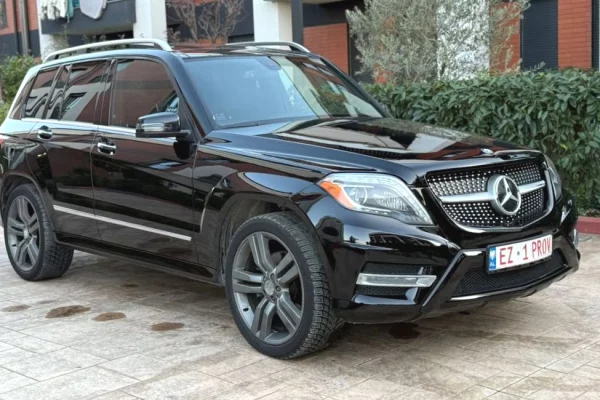 Makina ne shitje ne Tirane - 13,900 Euro