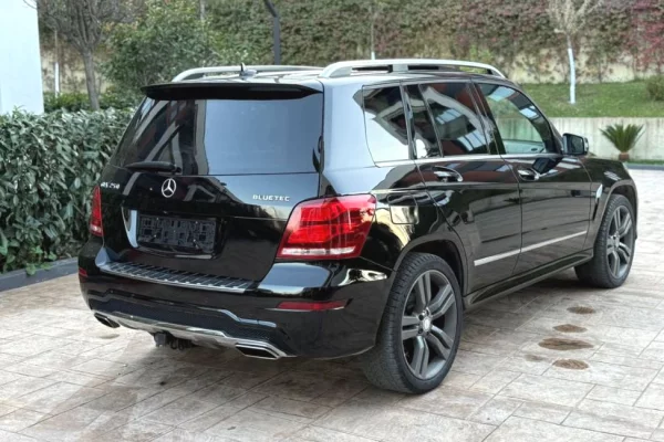 Makina ne shitje ne Tirane - 13,900 Euro