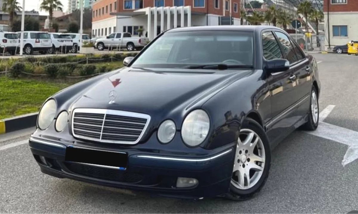 Makina ne shitje ne Tirane, Mercedes-Benz, 2001 Diesel,Kambio Automatik Pagesa 3,000  Euro.