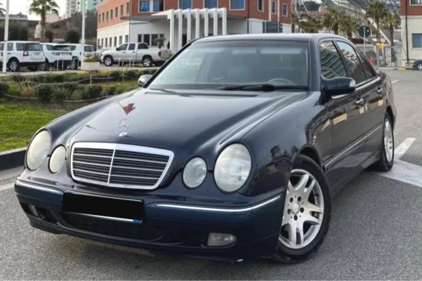 Makina ne shitje ne Tirane - 3,000 Euro