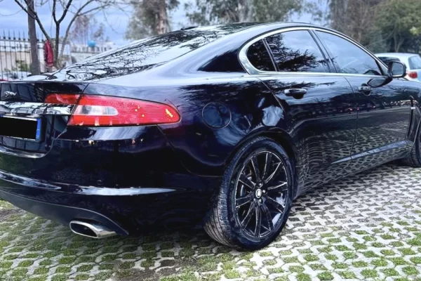 Makina ne shitje ne Tirane - 8,800 Euro