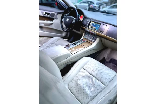 Makina ne shitje ne Tirane - 8,800 Euro