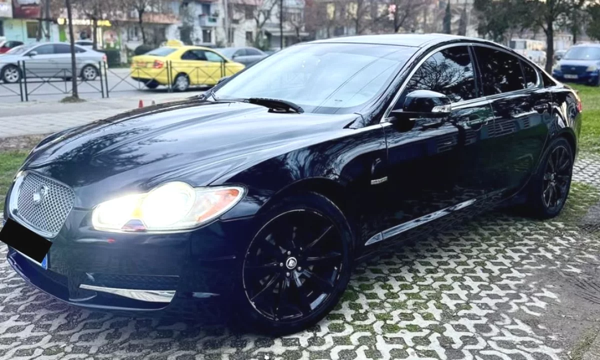 Makina ne shitje ne Tirane, Jaguar, 2010 Benzine,Kambio Automatik Pagesa 8,800  Euro.