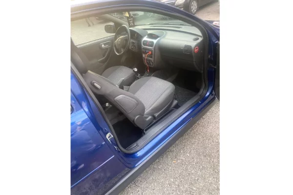 Makina ne shitje ne Tirane - 2,000 Euro