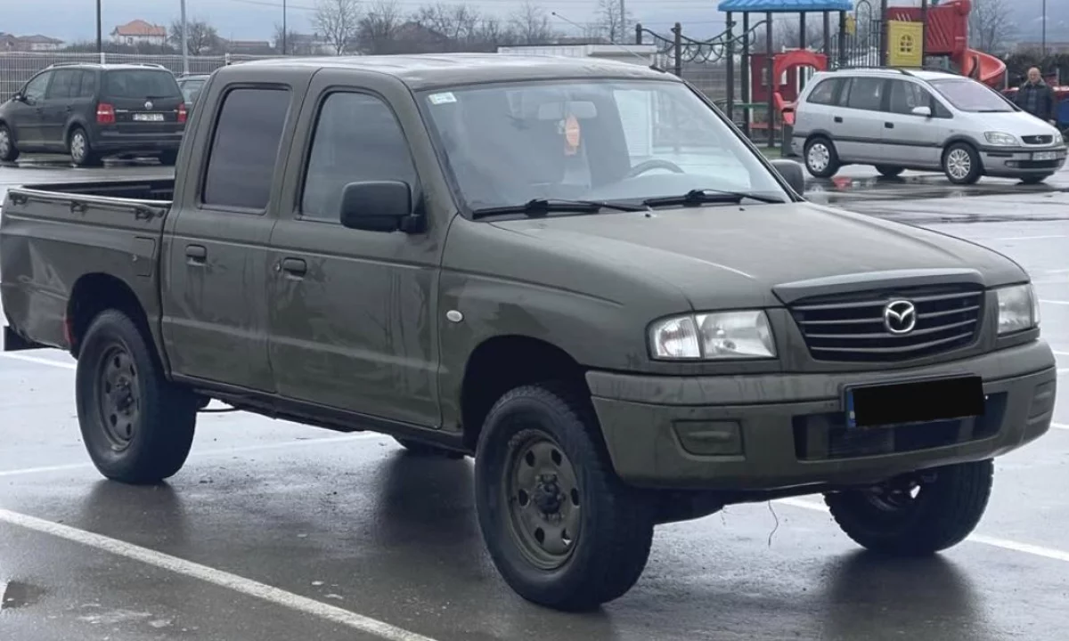 Makina ne shitje ne Peje, Mazda, 2005 Diesel,Kambio Automatik Pagesa 7,400  Euro.