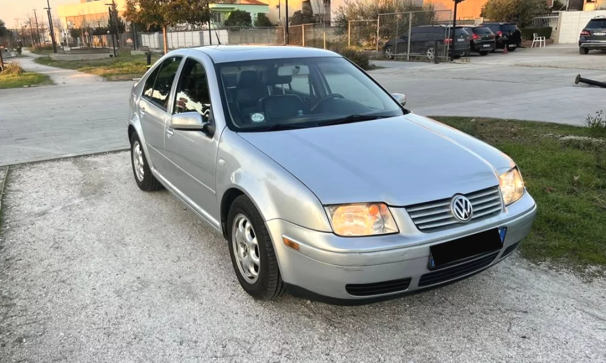Makina ne shitje ne Tirane, Volkswagen, 2002 gasoline-gas,Kambio Automatik Pagesa 1,900  Euro.