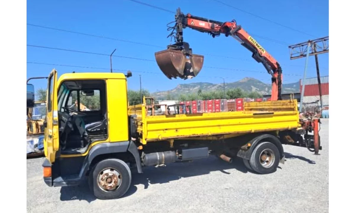 Makina ne shitje ne Tirane, Man, 1999 Diesel,Kambio Manual Pagesa 17,000  Euro.