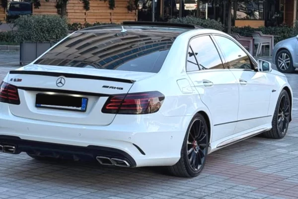 Makina ne shitje ne Tirane - 12,400 Euro