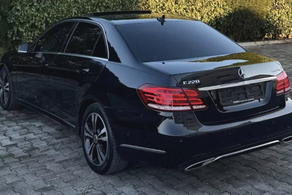 Makina ne shitje ne Tirane - 11,800 Euro