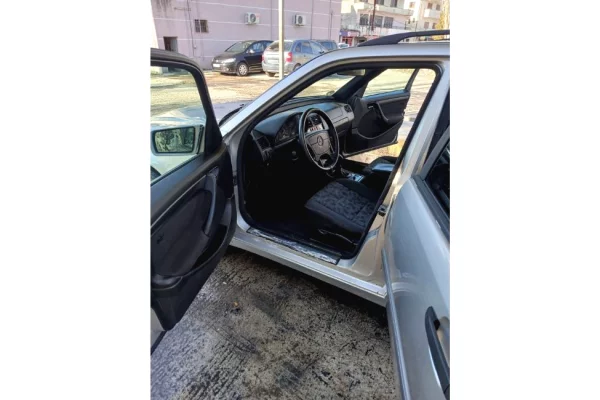 Makina ne shitje ne Tirane - 2,000 Euro