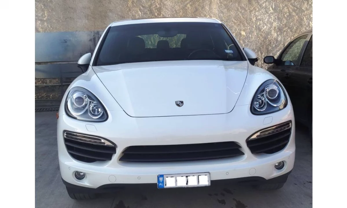 Makina ne shitje ne Tirane, Porsche, 2013 Diesel,Kambio Automatik Pagesa 15,500  Euro.