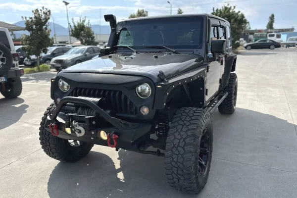 Makina ne shitje ne Tirane - 28,000 Euro